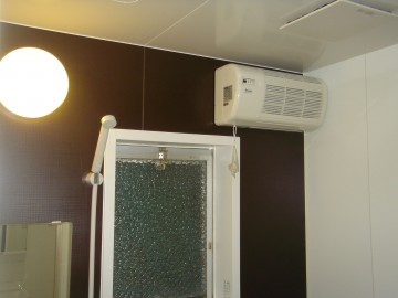 浴室窓、浴室感想暖房機